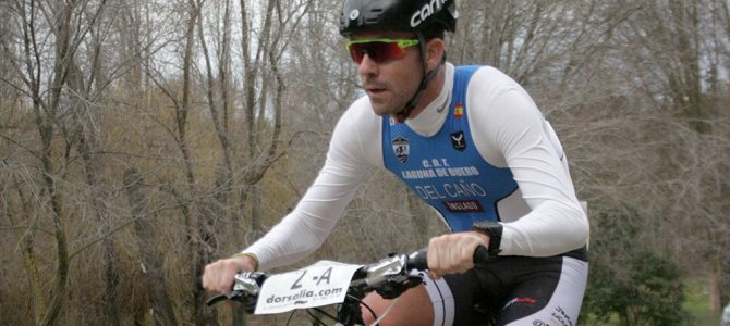 Los chicos del Triatlón Laguna asaltan el castillo de Cuéllar